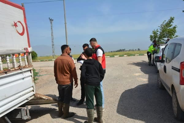 EKİPLER, KURBAN BAYRAMI ÖNCESİNDE HAYVAN SATIŞ NOKTALARI İLE YOL KONTROLLERİNDE KURBANLIK...