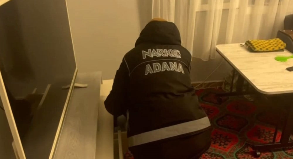 EKİPLER, MERKEZ SEYHAN İLÇESİNDE ÖNCEDEN BELİRLENEN 12 ADRESE EŞ ZAMANLI OPERASYON...