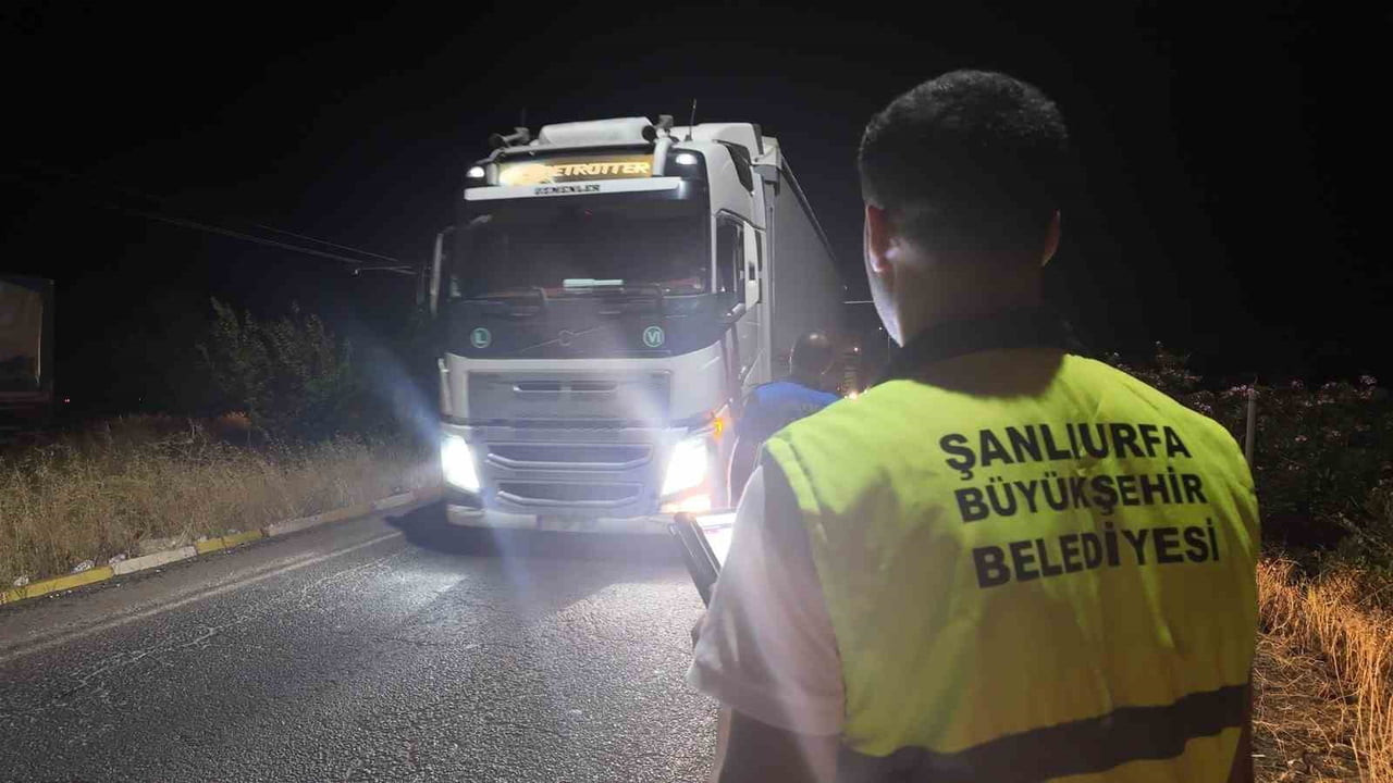 EKİPLER TARAFINDAN ŞEHİR GİRİŞLERİNDE YÜK KAMYONLARI VE BENZERİ TİCARİ ARAÇLARA YÖNELİK...