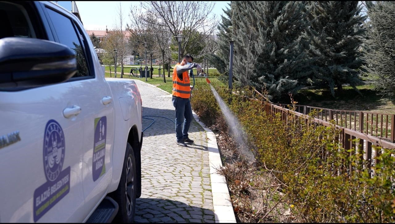 ELAZIĞ BELEDİYESİ, HALK SAĞLIĞINI KORUMAK VE ZARARLI HAŞERELERİN ÜREMESİNİ ENGELLEMEK AMACIYLA YIL...