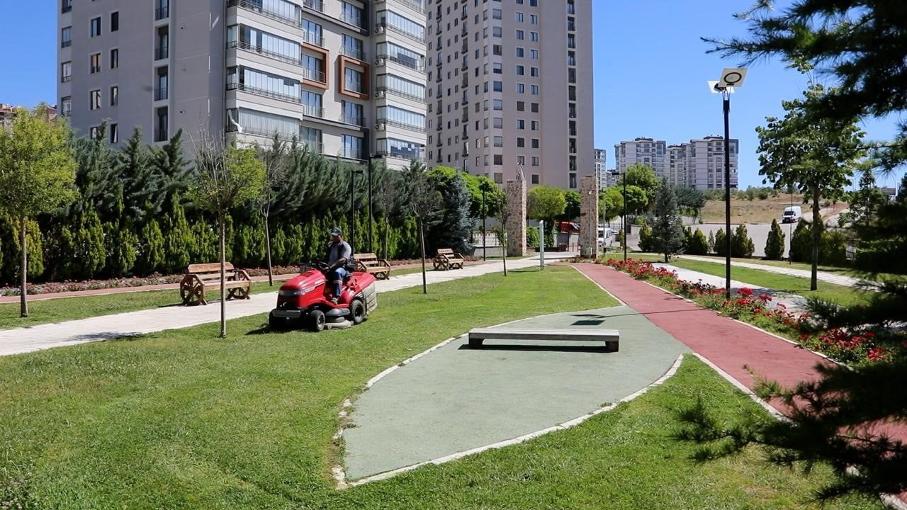 ELAZIĞ BELEDİYESİ TARAFINDAN KENT GENELİNDEKİ PARK, YEŞİL ALAN VE YAŞAM ALANLARINDA BAKIM, ONARIM...