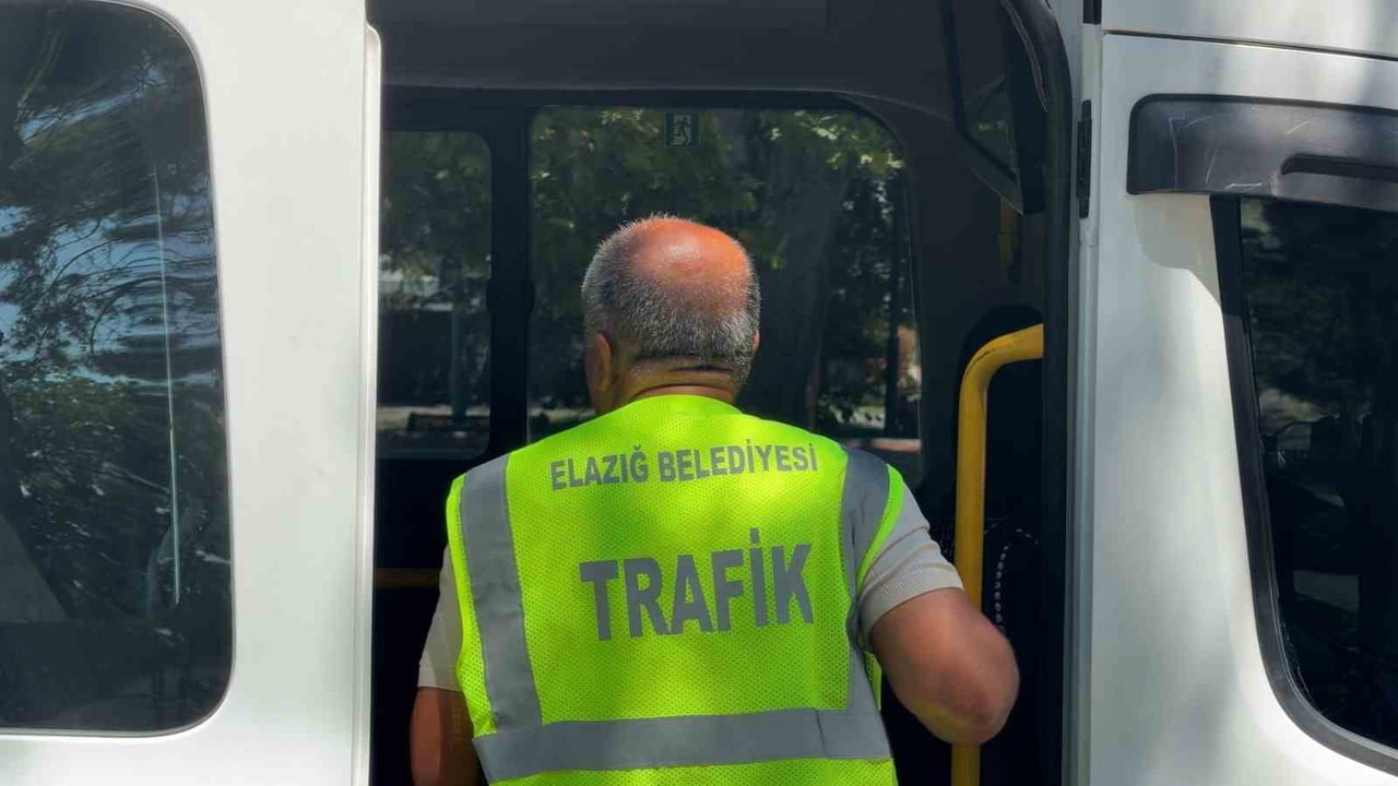 ELAZIĞ BELEDİYESİ, YAZ AYLARINDA ARTAN SICAKLIKLARLA BİRLİKTE KENT GENELİNDE FAALİYETLERİNİ...