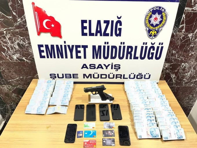 ELAZIĞ CUMHURİYET BAŞSAVCILIĞI KOORDİNESİNDE 3 İLDE DÜZENLENEN OPERASYONDA, KENDİLERİNİ BANKA...