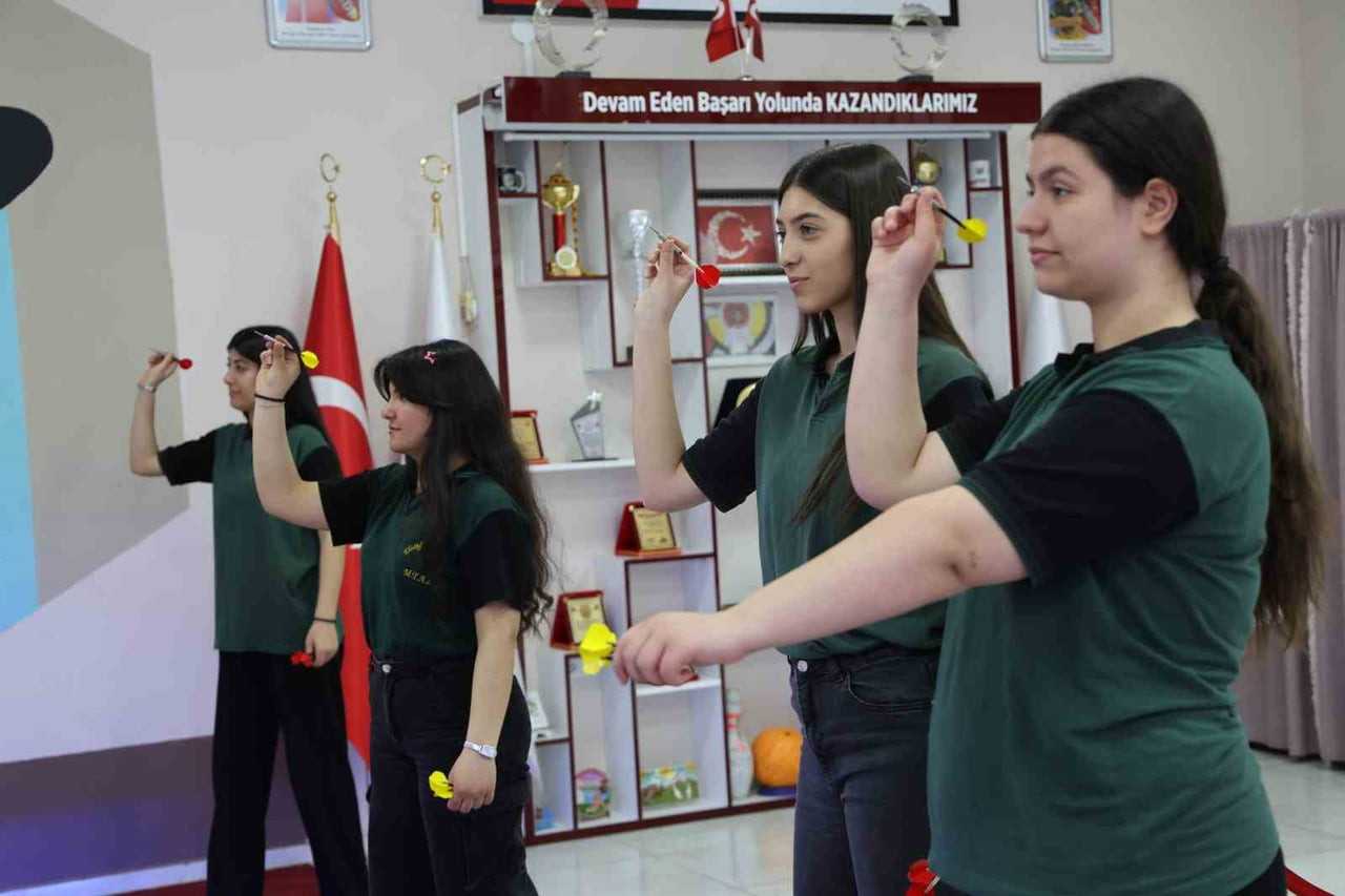 ELAZIĞ GENÇLİK VE SPOR İL MÜDÜRLÜĞÜ BÜNYESİNDE FAALİYET GÖSTEREN DART SALONU, SON DÖNEMDE KADIN...
