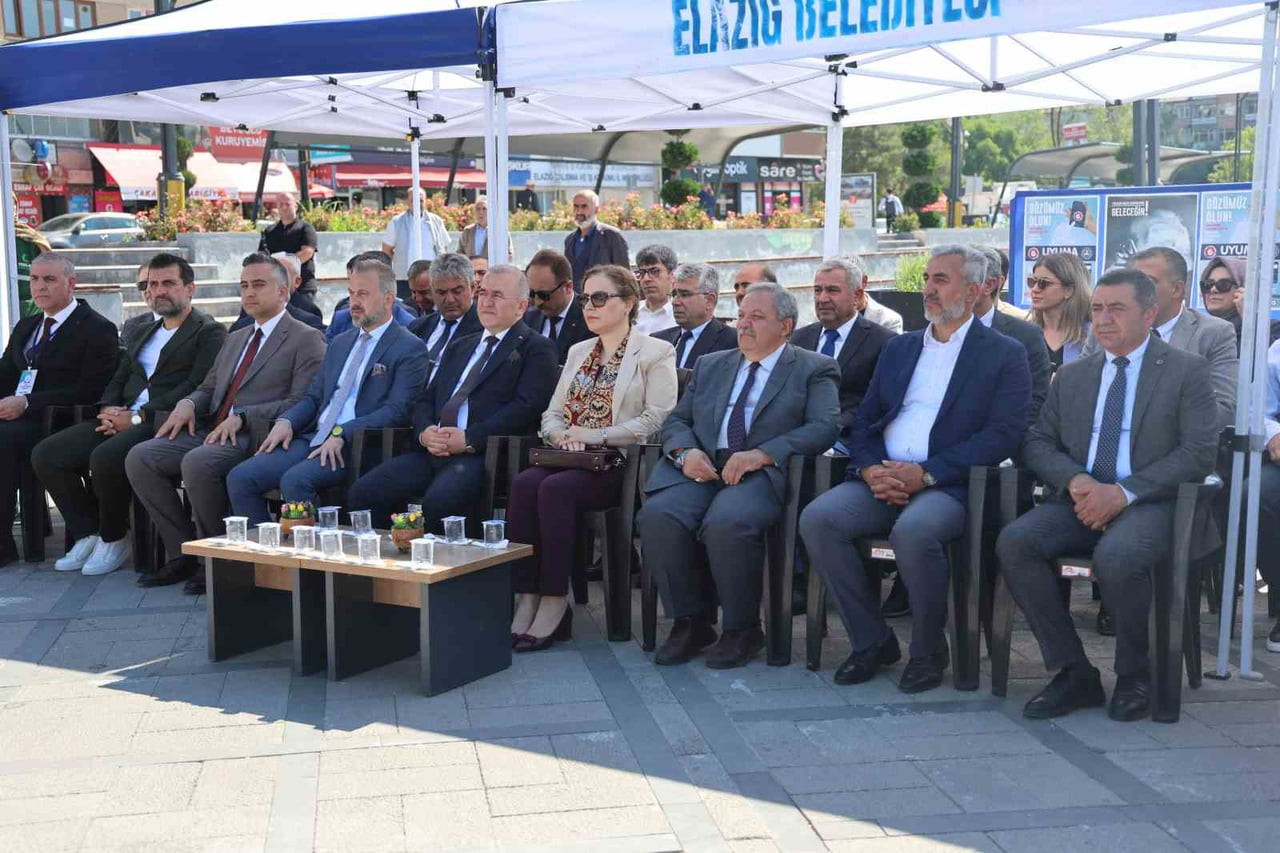 ELAZIĞ HALK EĞİTİMİ MERKEZİ MÜDÜRLÜĞÜ TARAFINDAN DÜZENLENEN “HAYAT BOYU ÖĞRENME HAFTASI”...