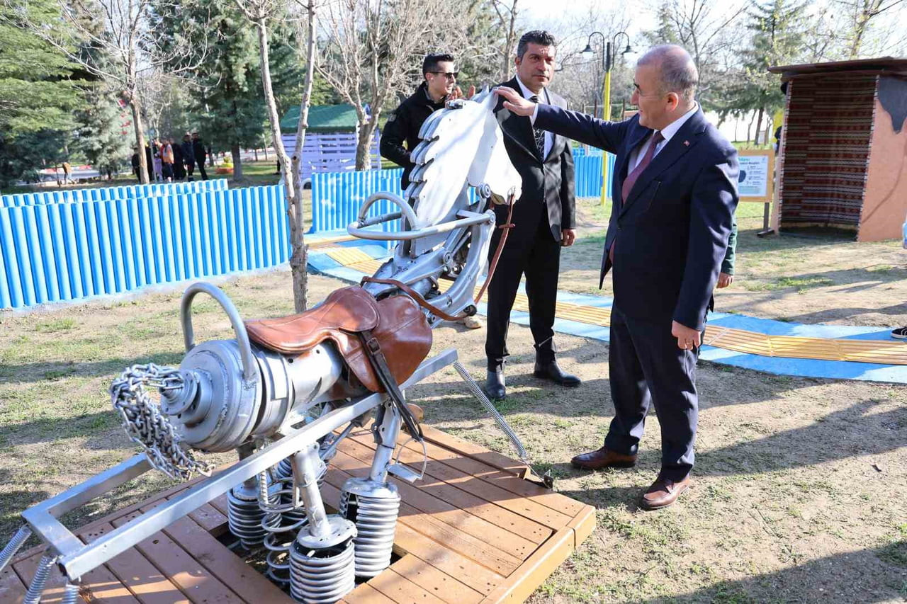 ELAZIĞ VALİLİĞİ HİMAYESİNDE ELAZIĞ HİPODROMU’NDA SEZON AÇILIŞINDA, İLERİ DÖNÜŞÜM ODAKLI DUYU...