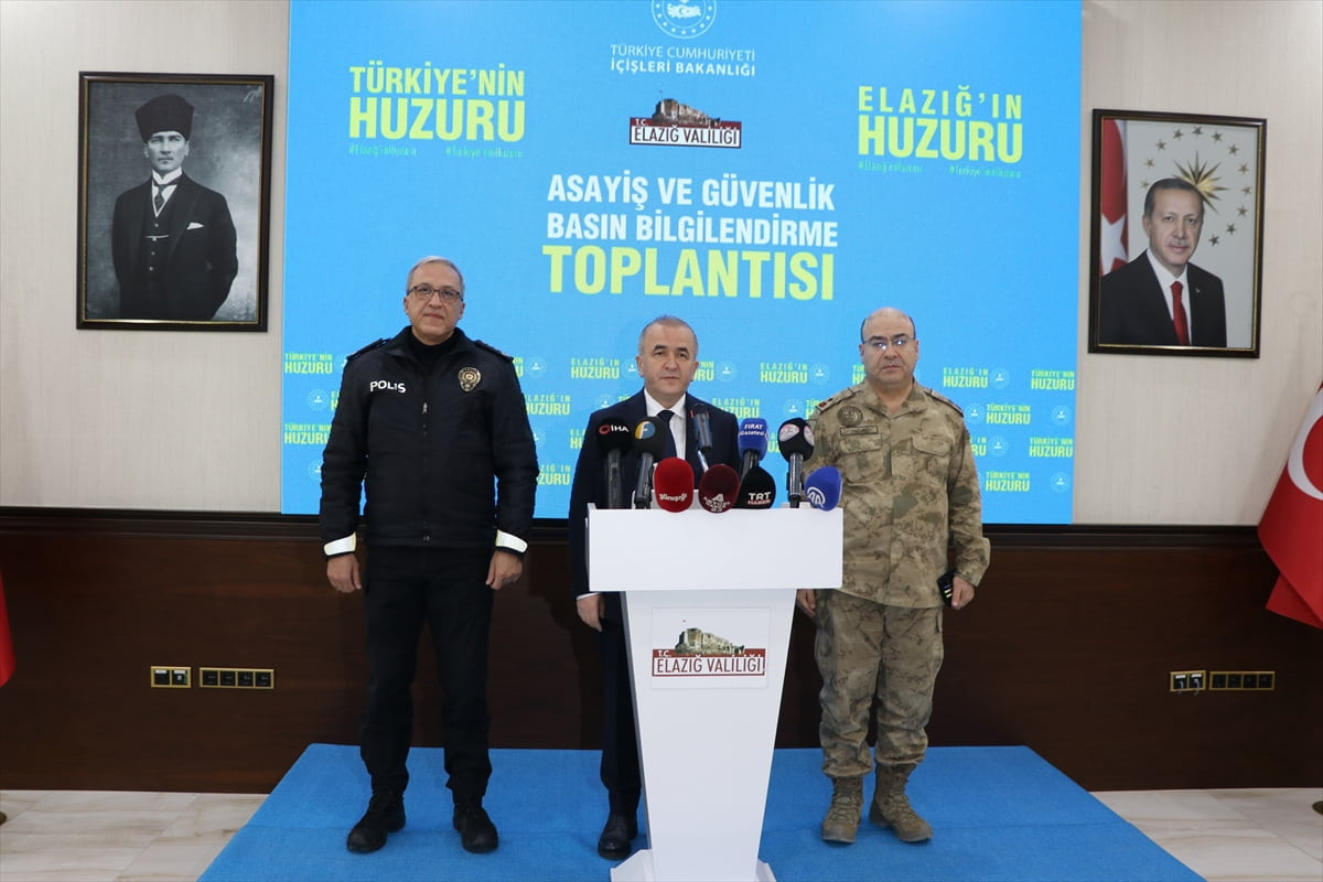 Elazığ Valisi Numan Hatipoğlu, Valilik Toplantı Salonu'nda düzenlenen "Asayiş ve Güvenlik Basın...
