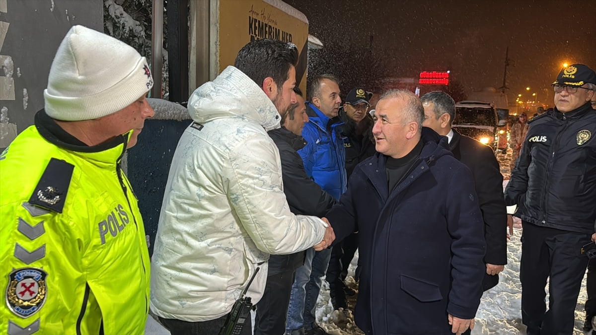 Elazığ Valisi Numan Hatipoğlu, yılbaşı tedbirleri kapsamında Gülüşkür Jandarma Yol Uygulama ve...