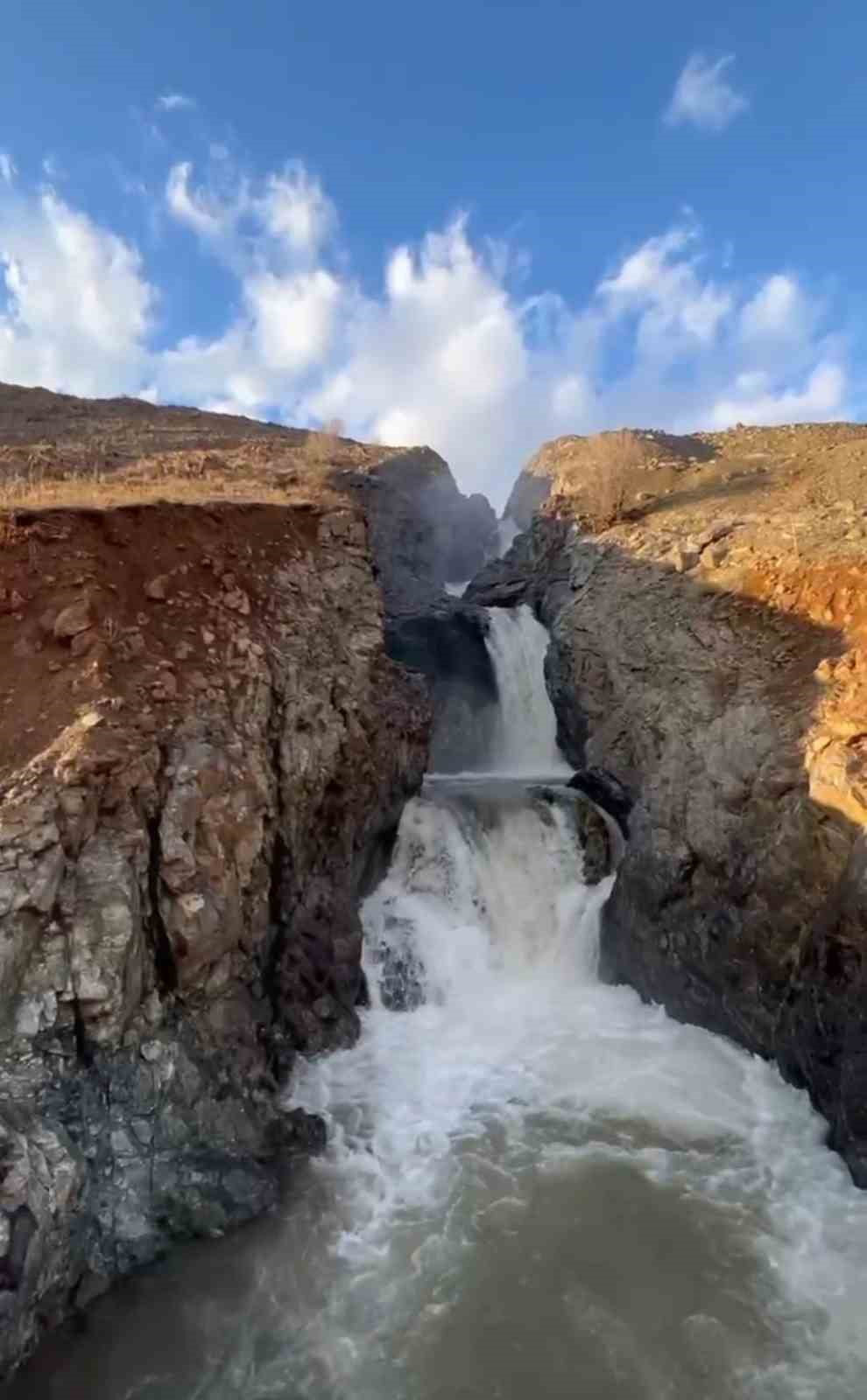 ELAZIĞ VE İLÇELERİNDE SAĞANAK YAĞIŞ ETKİLİ OLURKEN, YAĞIŞIN ARDINDAN ARICAK İLÇESİ SINIRLARI...