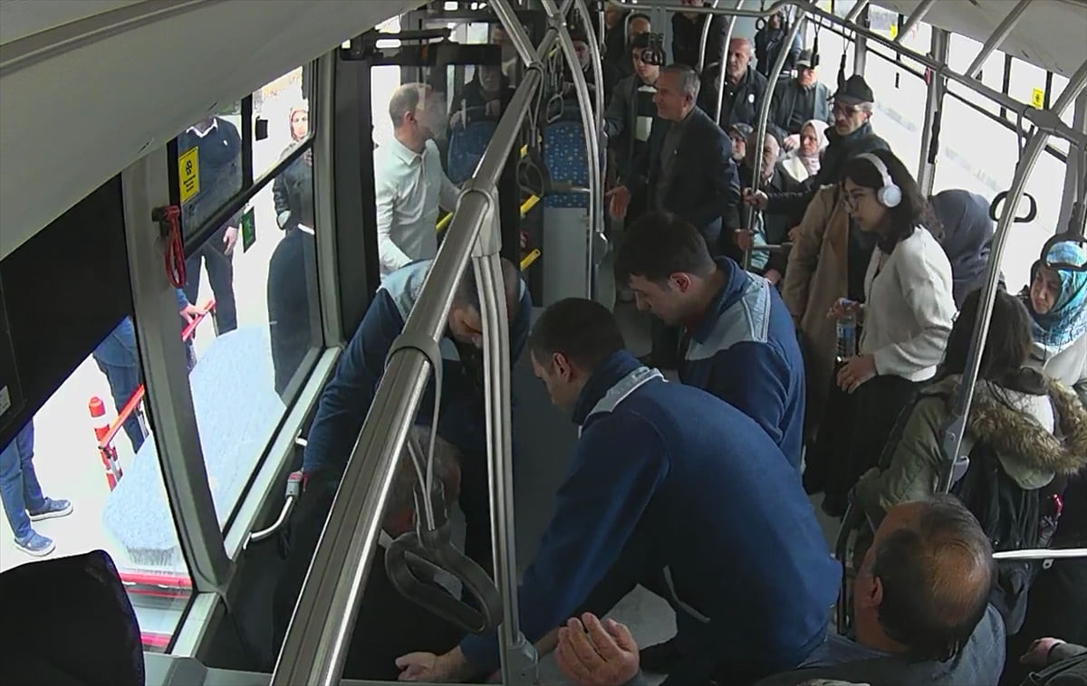 Elazığ'da belediye otobüsü şoförü Samet Babamir, araçta rahatsızlanan yolcuyu güzergahını...
