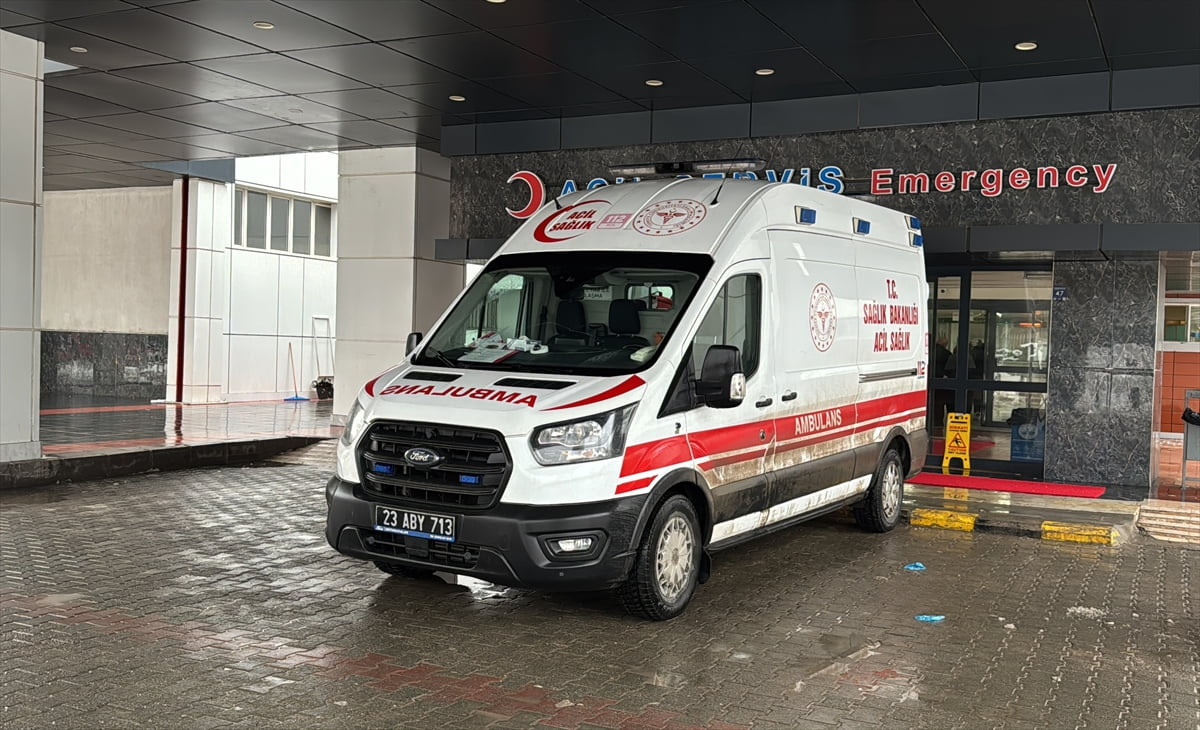 Elazığ'da doğal gazdan zehirlendiği değerlendirilen 6 kişi hastaneye kaldırıldı.