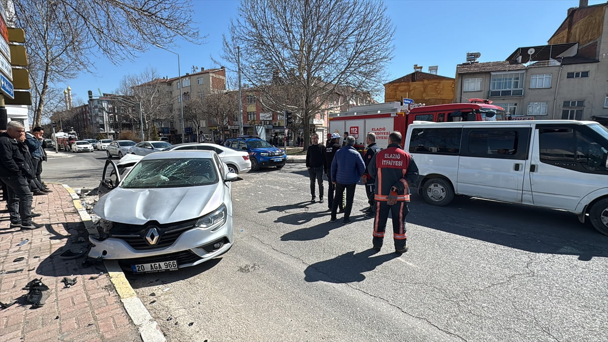 Elazığ'da meydana gelen trafik kazasında 6 kişi yaralandı.