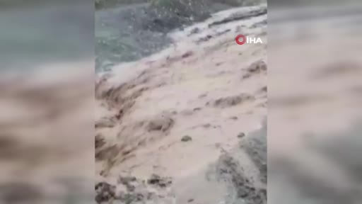 Elazığ'da sağanak sonrası sel