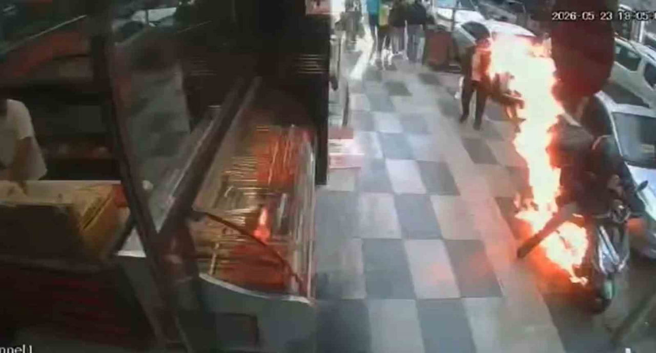 ELAZIĞ'DA SİPARİŞE GİTMEK İÇİN MOTOSİKLETİNİ ÇALIŞTIRMAK İSTEYEN KURYENİN ARACI BENZİN KAÇAĞI...