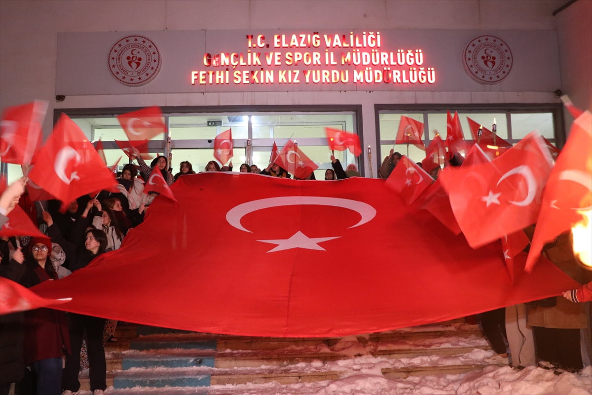 Elazığ'da üniversite öğrencileri, terör örgütü YPG/SDG yandaşlarının Nusaybin-Kamışlı sınır...