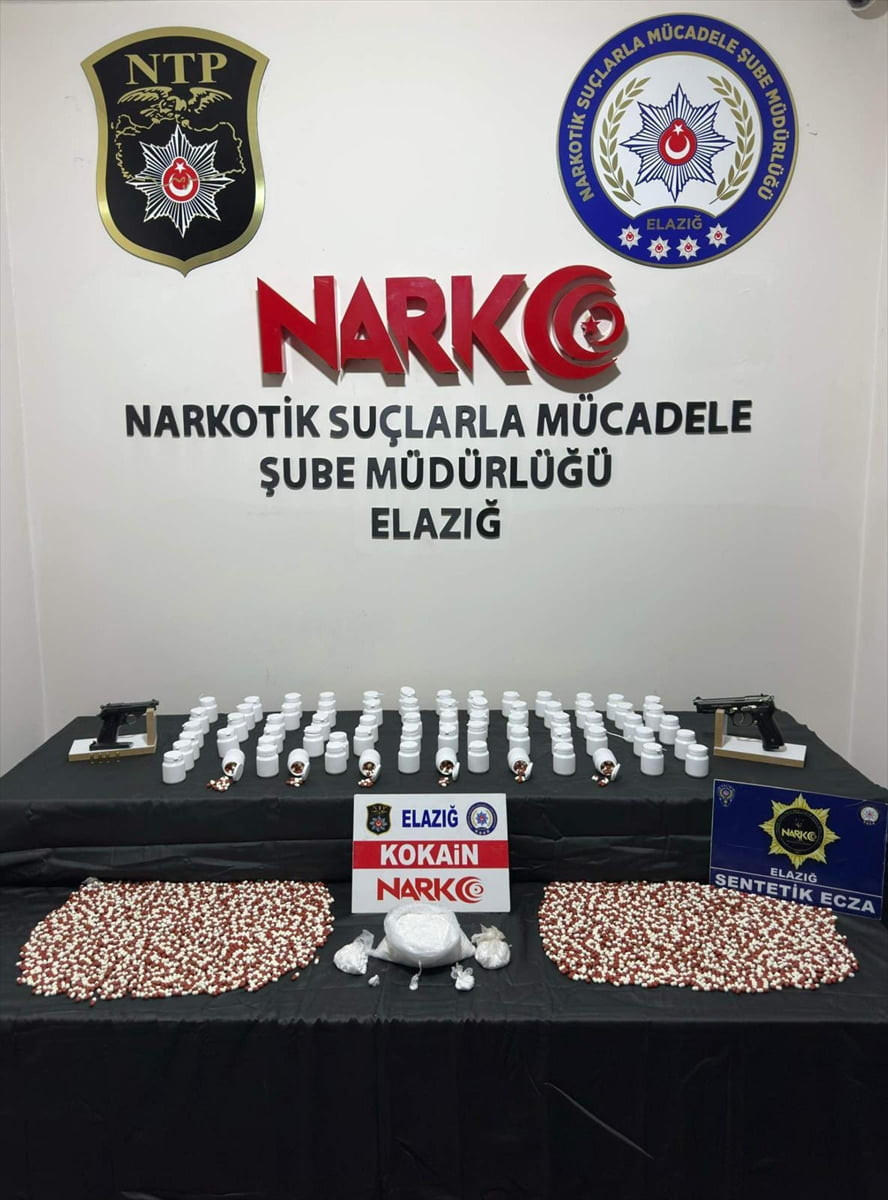 Elazığ'da uyuşturucu operasyonunda yakalanan 2 şüpheliden 1'i tutuklandı. Ekiplerce 4 ikamet ve 1...