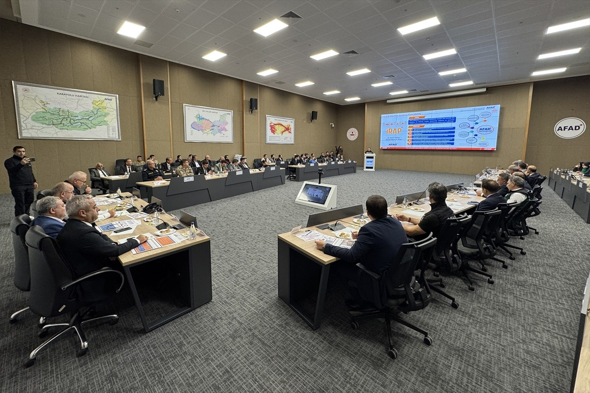 Elazığ'da, Vali Numan Hatipoğlu başkanlığında "İl Afet Risk Azaltma Planı (İRAP) İzleme ve...