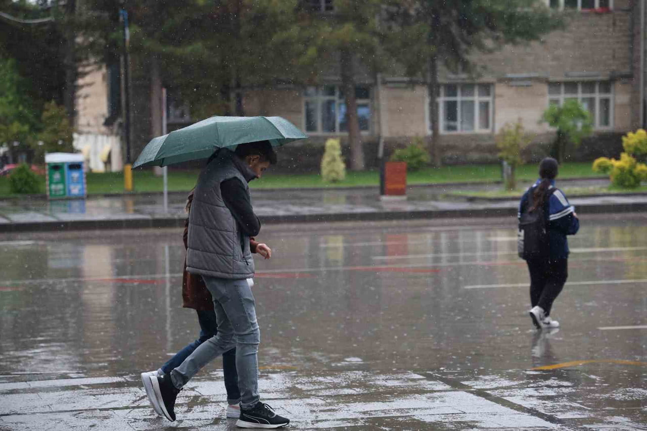 ELAZIĞ'DA YAĞIŞ ETKİLİ OLDU