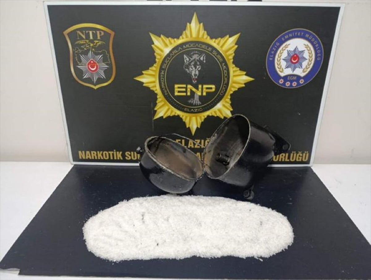 Elazığ'da yolcu otobüsünde, bir yolcuya ait, buzdolabı kompresör motoruna gizlenmiş 617 gram...