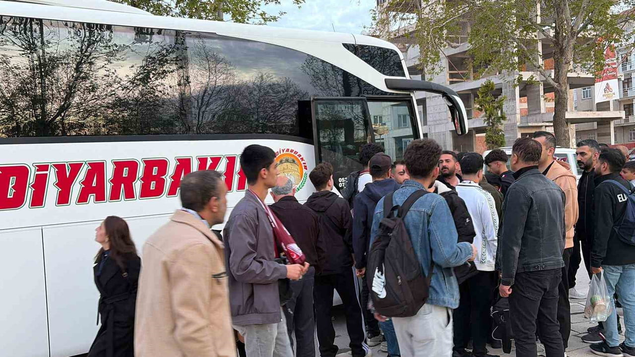 ELAZIĞ'DAN YÜZLERCE TARAFTAR BURSA'YA GİTTİ