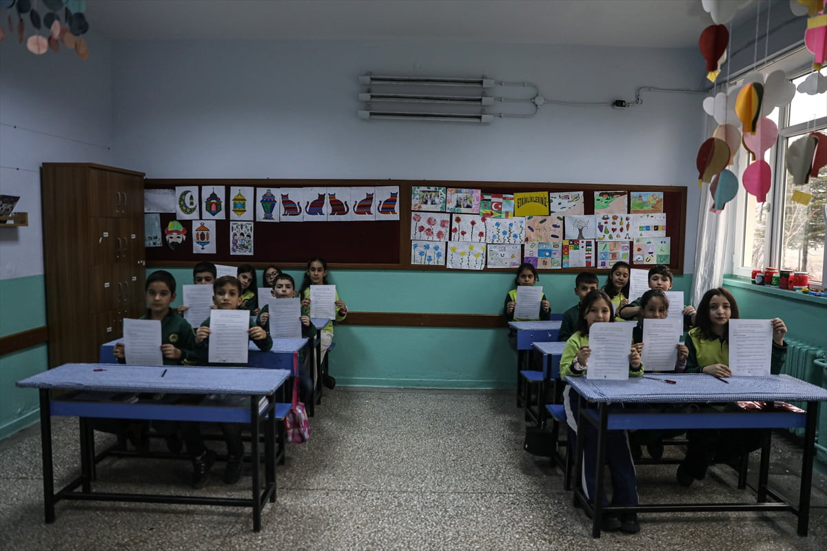 Elazığ'ın Keban ilçesinde uygulanan "Keban'da Çocuklar Sevgiyle Büyüyor Projesi" kapsamında...