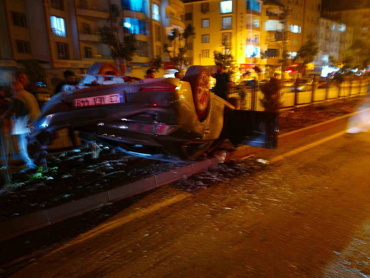 ELAZIĞ'IN KOVANCILAR İLÇESİ ÇIKIŞI PALU YOLU GİRİŞİNDE ÜÇ ARACIN KARIŞMASI SONUCU MEYDANA GELEN...