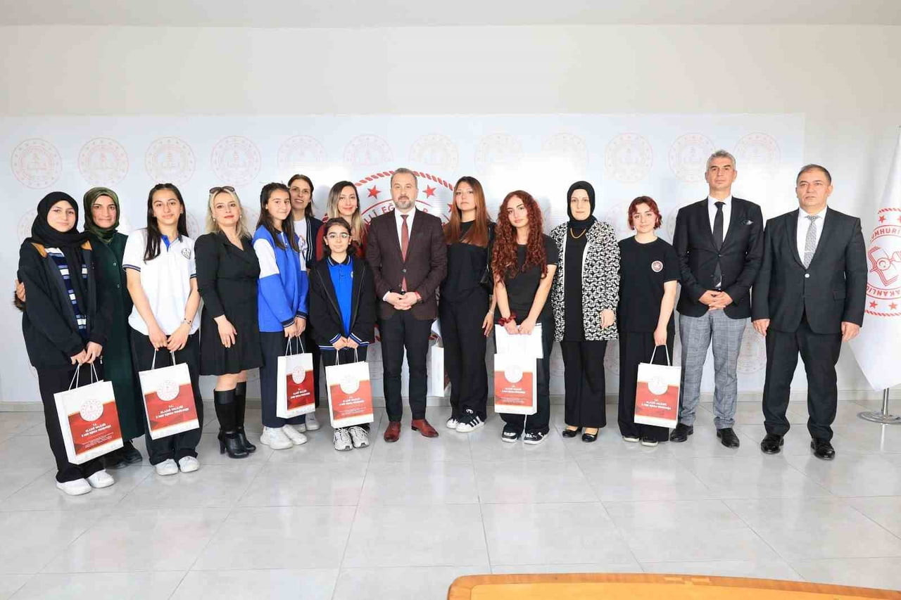 ELAZIĞ’DA 15 TEMMUZ DEMOKRASİ VE MİLLİ BİRLİK GÜNÜ KAPSAMINDA DÜZENLENEN YARIŞMALARDA DERECE GİREN...