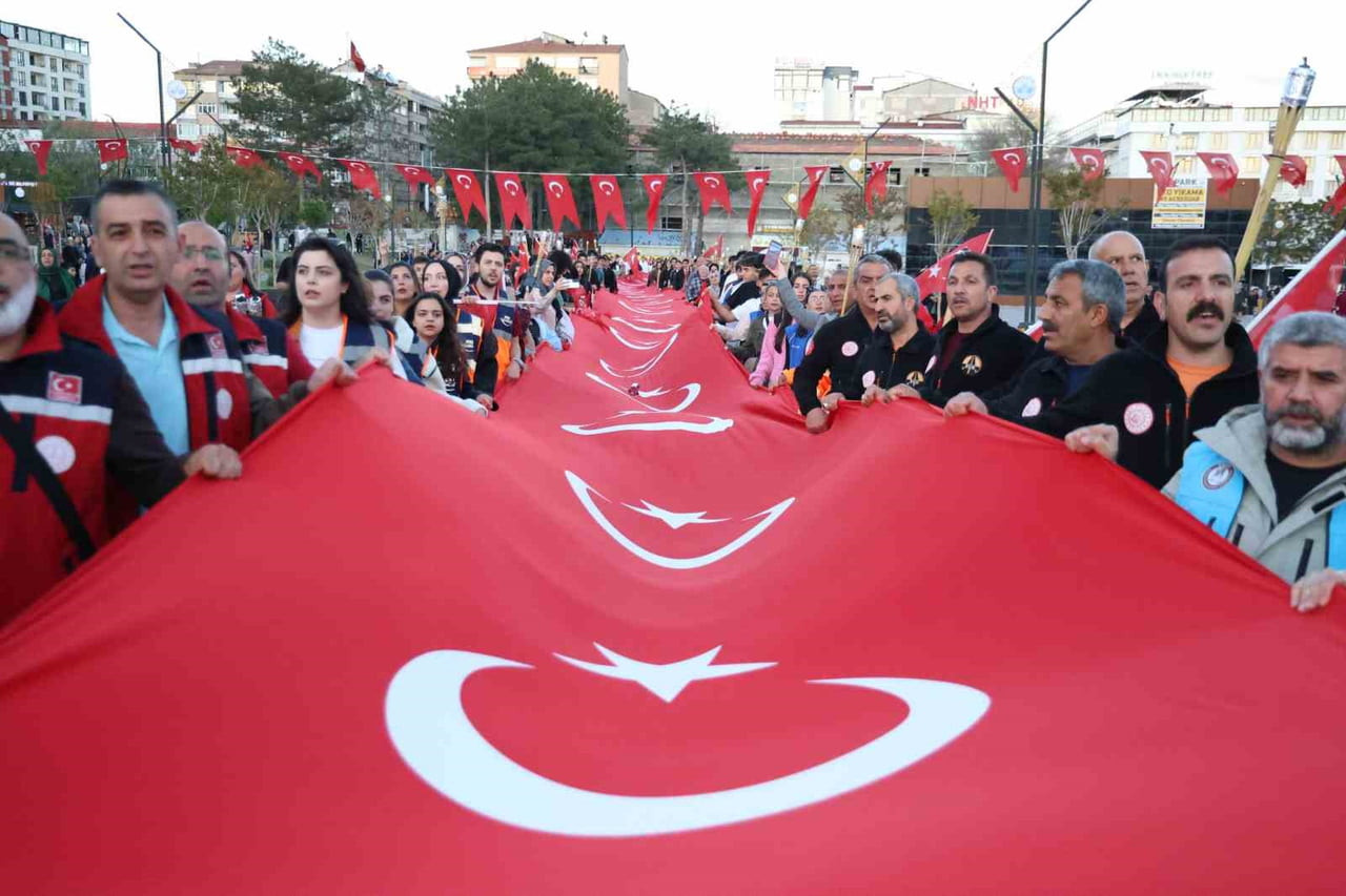 ELAZIĞ’DA 19 MAYIS ATATÜRK’Ü ANMA, GENÇLİK VE SPOR BAYRAMI'NIN 107. YIL DÖNÜMÜ FENER ALAYI...