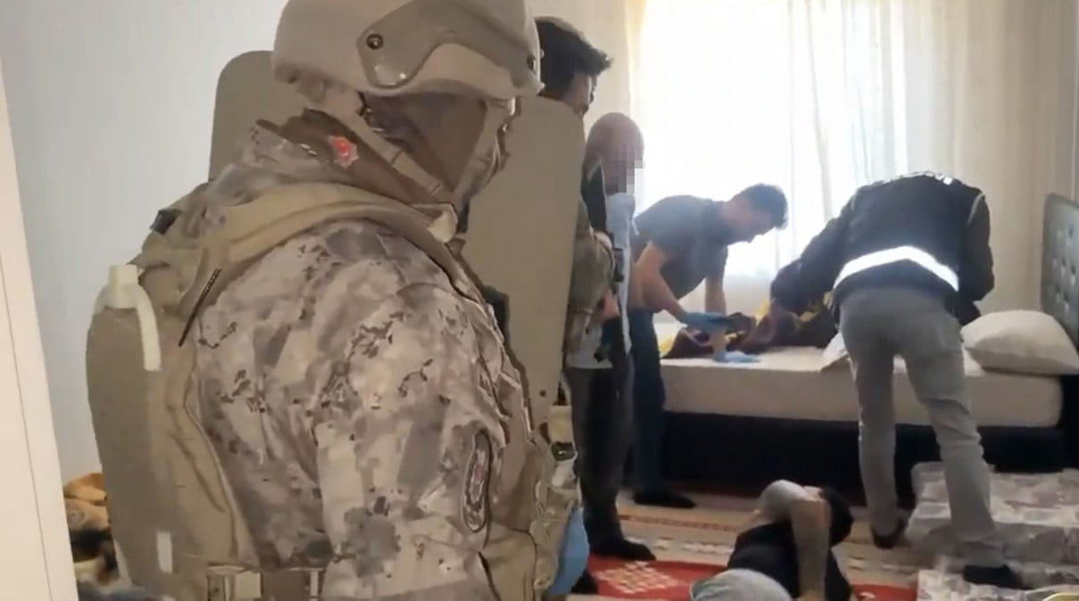 ELAZIĞ’DA BİR İŞ YERİNİN KURŞUNLANMASI SONUCU ELAZIĞ MERKEZLİ 4 İLDE YAPILAN OPERASYONDA 10...
