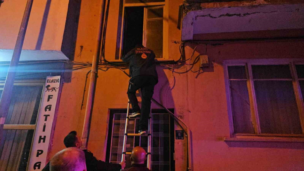 ELAZIĞ’DA BİR ŞAHISTAN HABER ALAMAYAN YAKINLARININ İHBARI ÜZERİNE POLİS, SAĞLIK VE İTFAİYE...