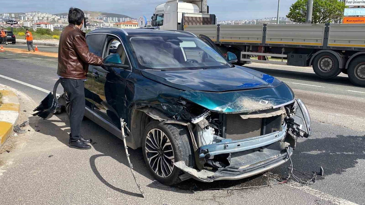 ELAZIĞ’DA CİP İLE TIRIN ÇARPIŞMASI SONUCU MEYDANA GELEN TRAFİK KAZASINDA 1 KİŞİ YARALANDI
