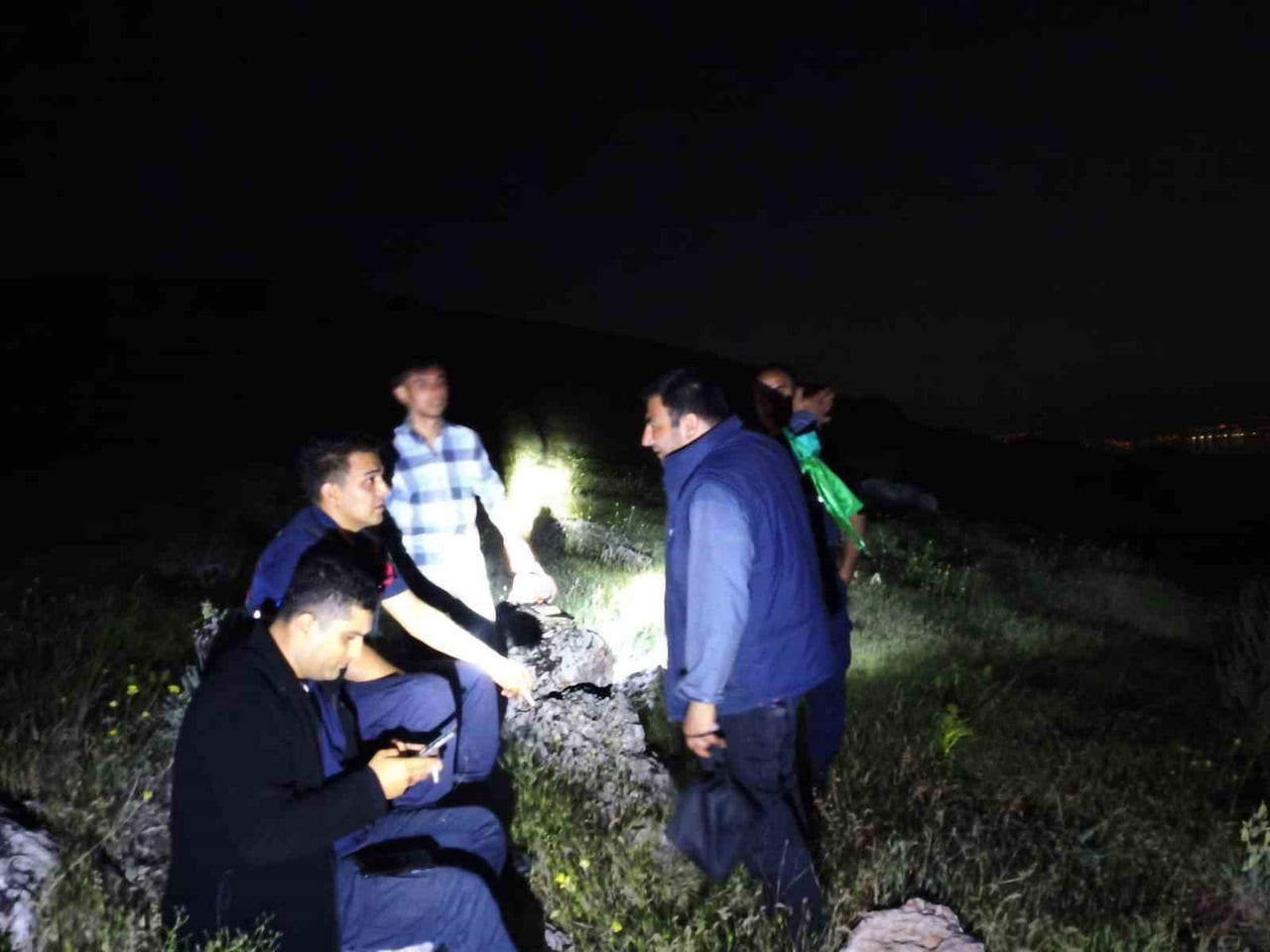 ELAZIĞ’DA DAĞLIK ALANDA MAHSUR KALAN BABA VE OĞLU, EKİPLER TARAFINDAN KURTARILDI.