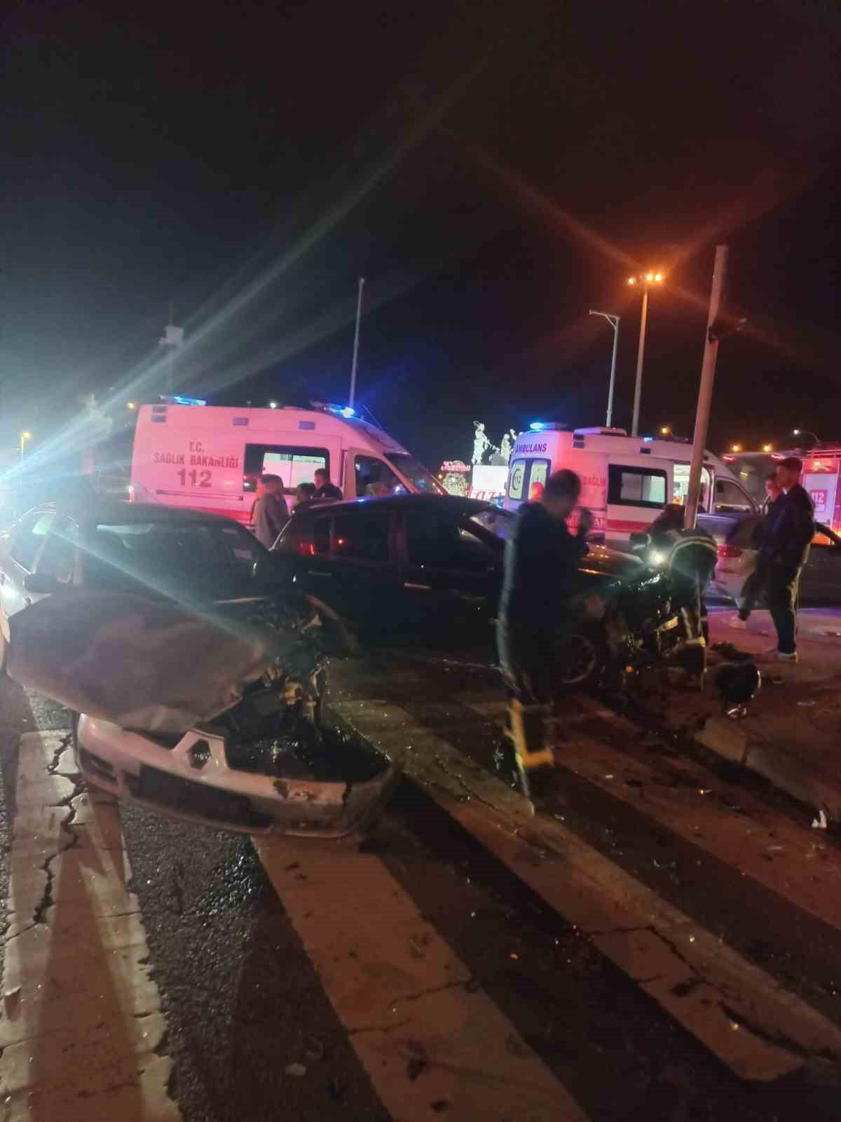 ELAZIĞ’DA İKİ OTOMOBİLİN ÇARPIŞMASI SONUCU MEYDANA GELEN TRAFİK KAZASINDA 1 KİŞİ...