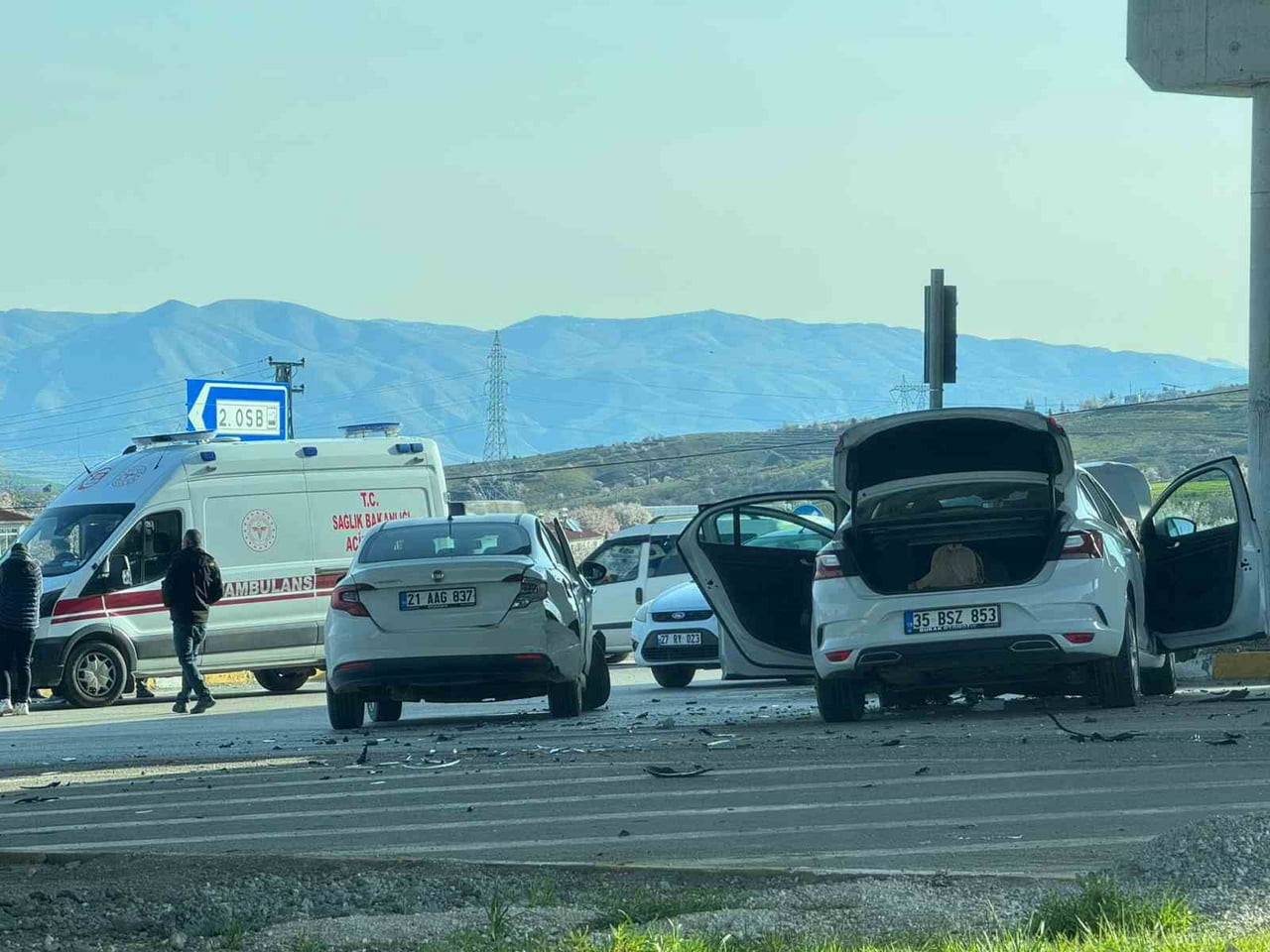 ELAZIĞ’DA İKİ OTOMOBİLİN ÇARPIŞMASI SONUCU MEYDANA GELEN TRAFİK KAZASINDA, 6 KİŞİ...