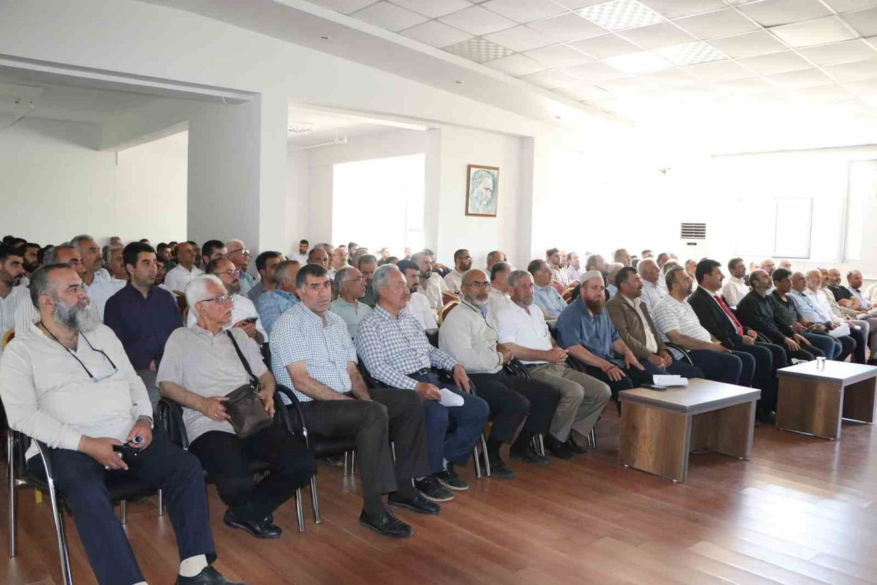 ELAZIĞ’DA KUR’AN KURSU ÖĞRETİCİLERİ VE DİN GÖREVLİLERİNE EĞİTİM