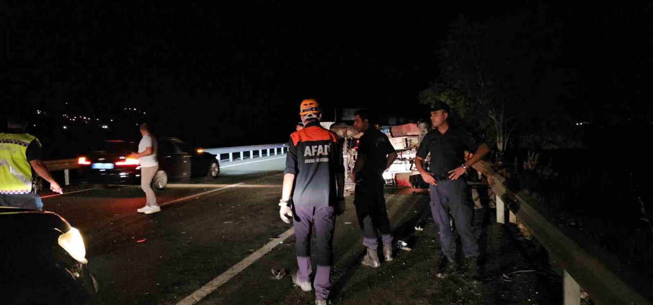 ELAZIĞ’DA  MİNİBÜS İLE TRAKTÖRÜN ÇARPIŞMASI SONUCU MEYDANA GELEN VE SIKIŞMA İHBARI ÜZERİNE AFAD...