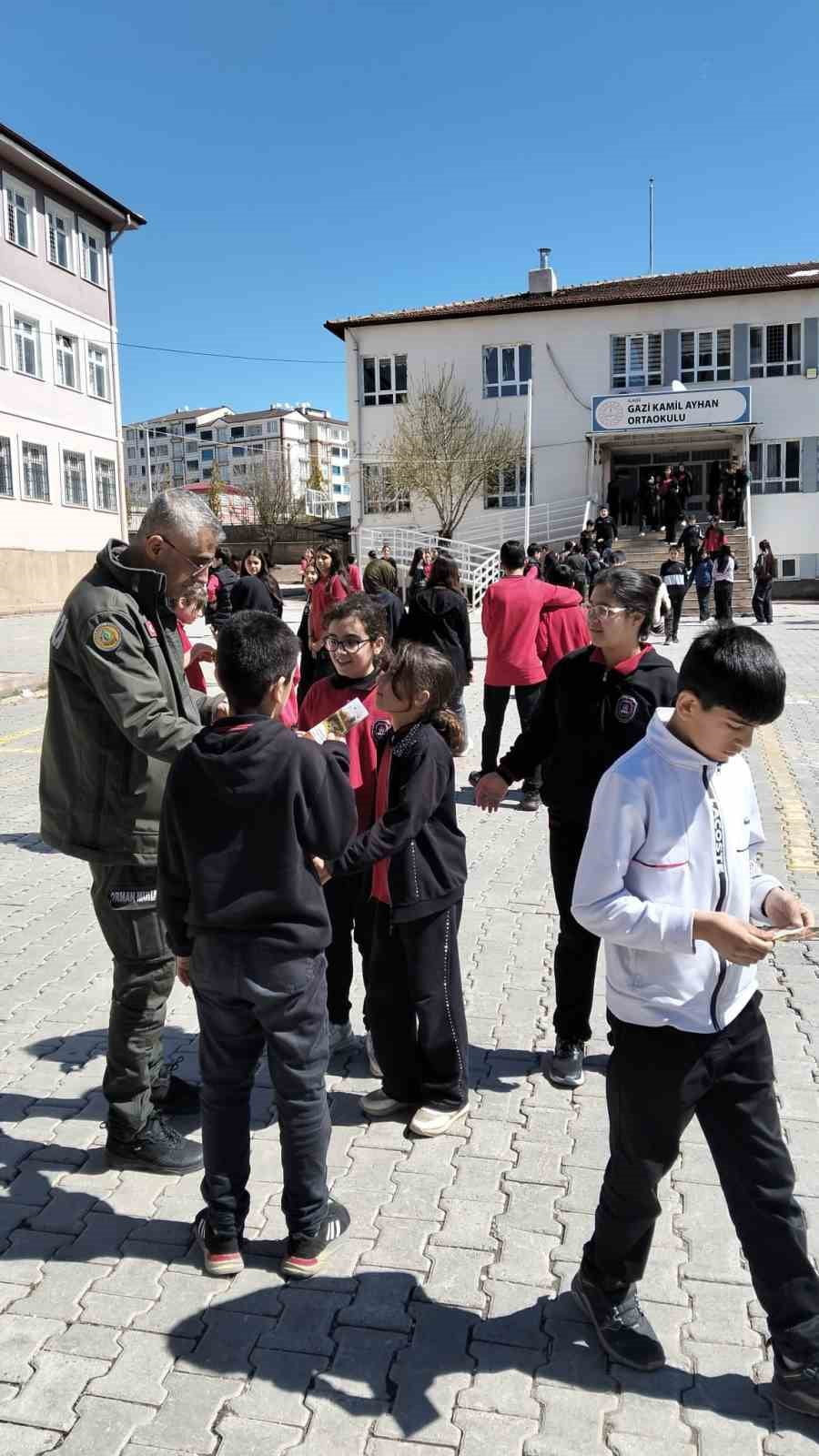 ELAZIĞ’DA ÖĞRENCİLERE ORMAN YANGINI İLE MÜCADELE ÇALIŞMASI