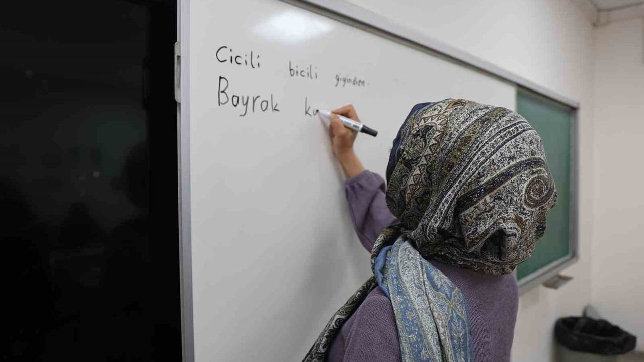 Elazığ'da Okuma Yazma Kurslarına Yoğun İlgi