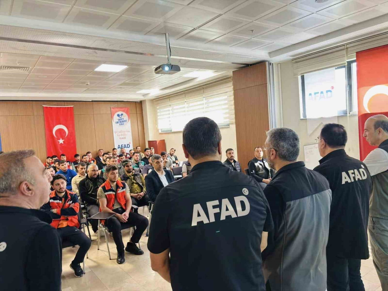 ELAZIĞ’DA ORMAN BÖLGE MÜDÜRLÜĞÜ PERSONELİNE AFET EĞİTİMİ