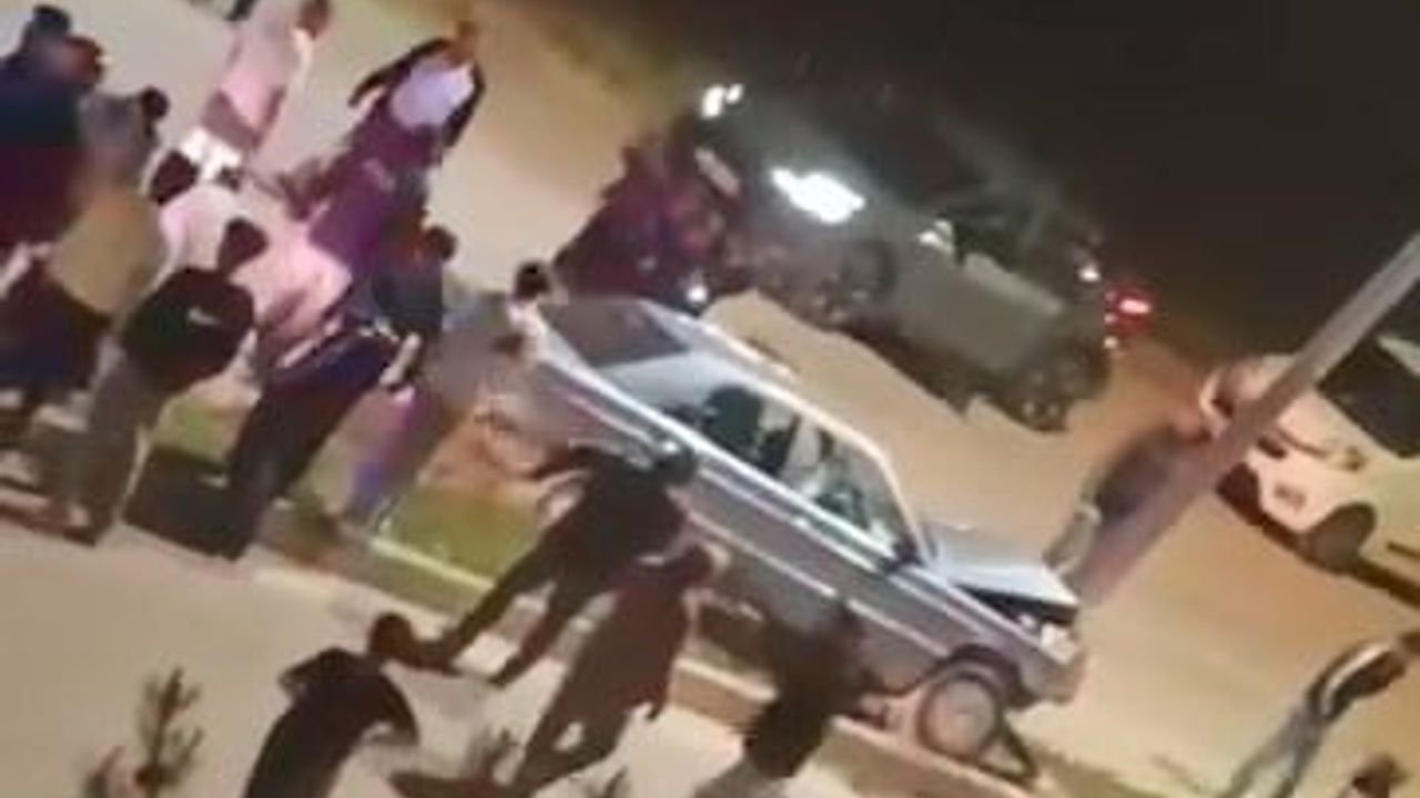 Elazığ'da Otomobil Aydınlatma Direğine Çarptı, 1 Yaralı