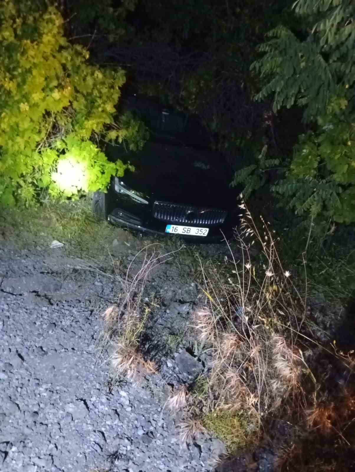 ELAZIĞ’DA SÜRÜCÜSÜNÜN DİREKSİYON HAKİMİYETİNİ KAYBETTİĞİ OTOMOBİL, KONTROLDEN ÇIKARAH ŞARAMPOLE...