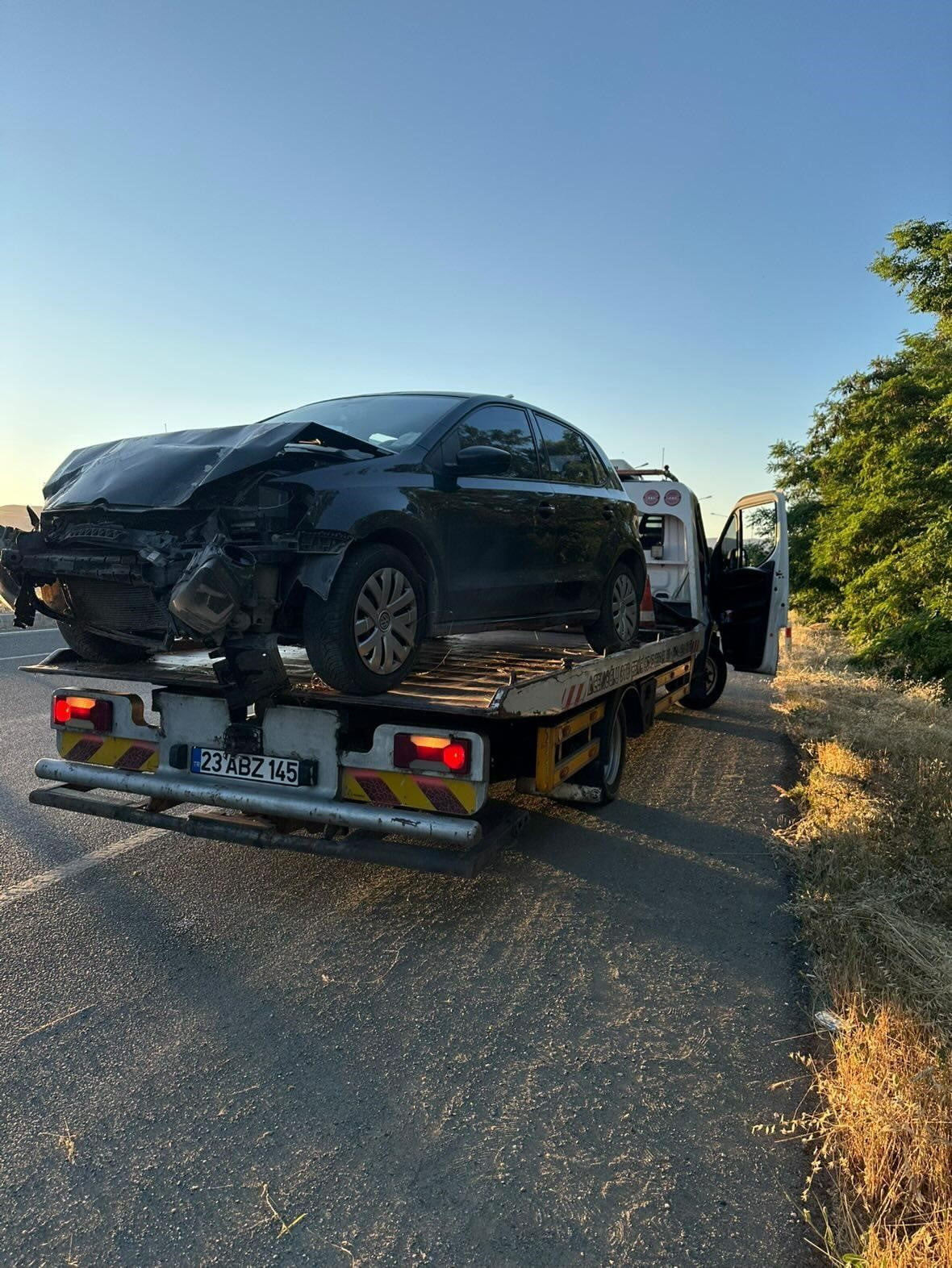 ELAZIĞ’DA SÜRÜCÜSÜNÜN DİREKSİYON HAKİMİYETİNİ KAYBETTİĞİ OTOMOBİL ŞARAMPOLE UÇTU. KAZADA 1 KİŞİ...