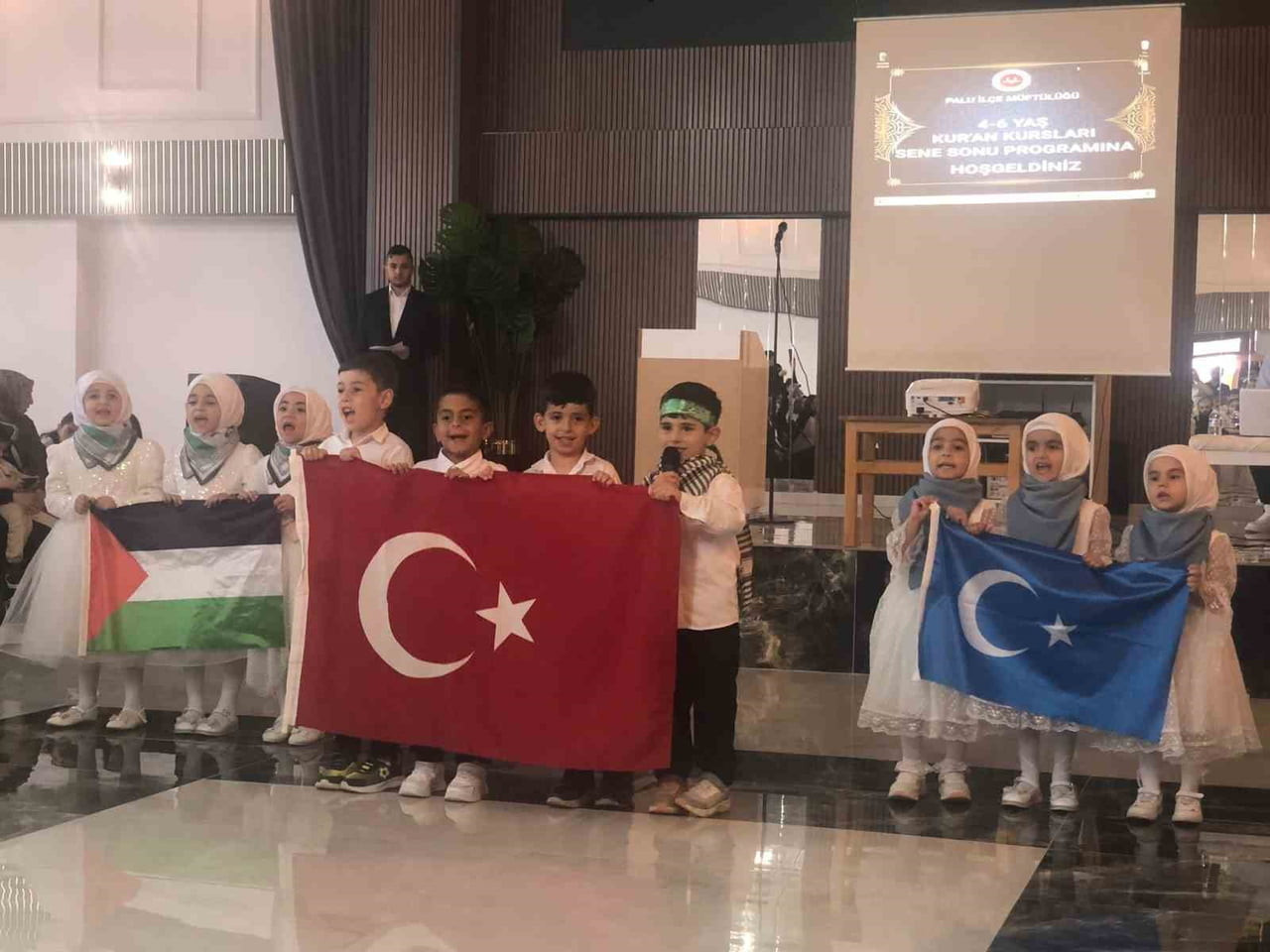 ELAZIĞ’IN PALU İLÇESİNDE 4-6 YAŞ KUR’AN KURSU ÖĞRENCİLERİ MEZUNİYET SEVİNCİ YAŞADI