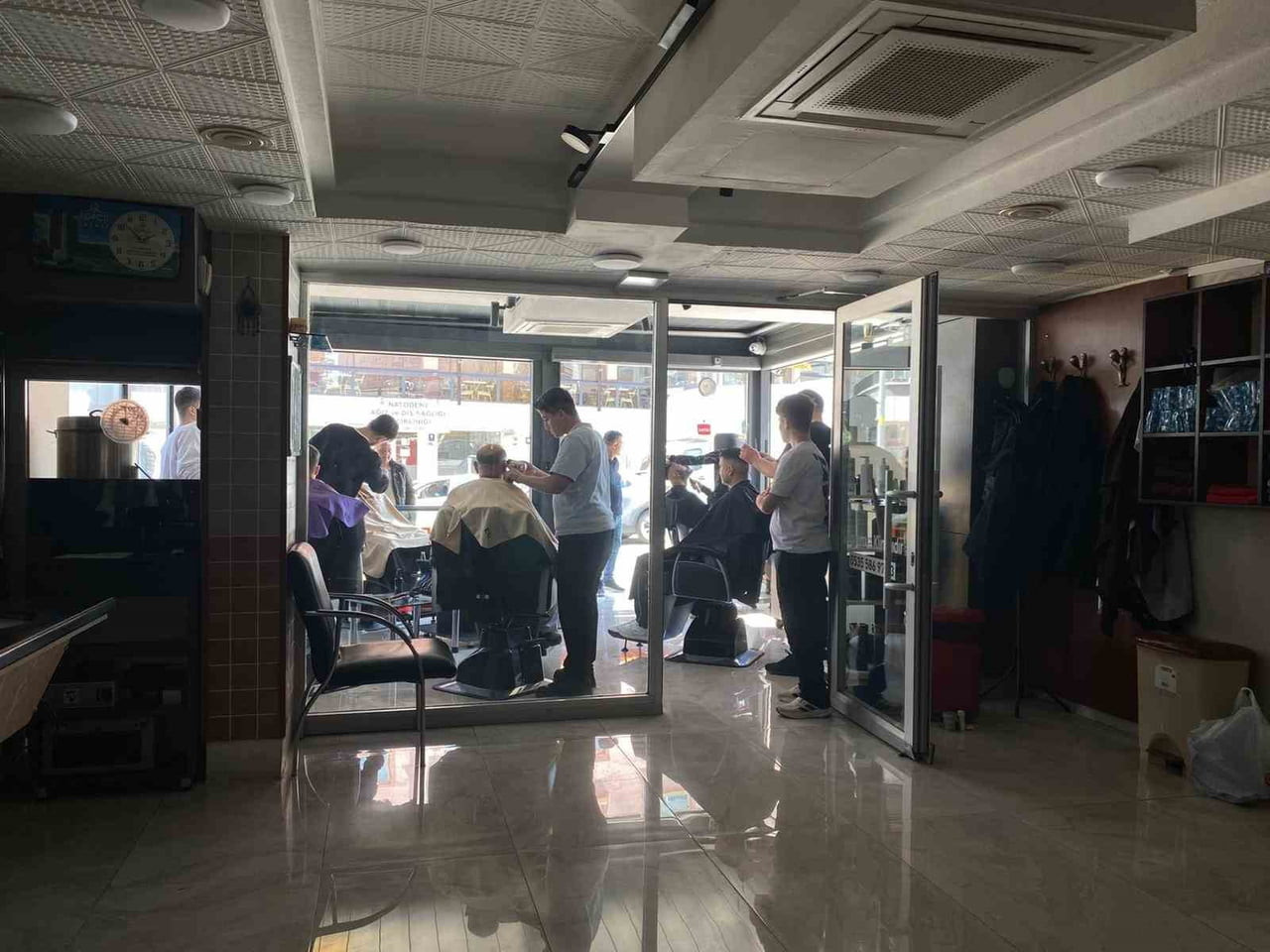ELEKTRİK KESİNTİSİ ESNAFI DURDURAMADI.