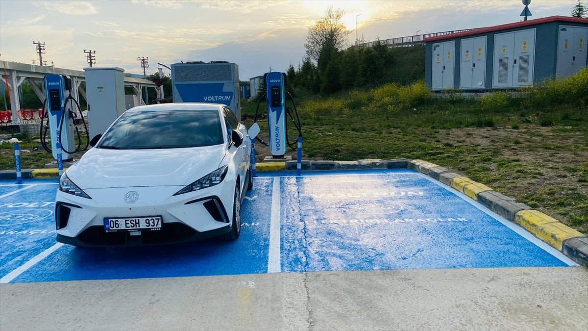 Elektrikli araç şarj hizmetindeki yeni düzenlemeler, kullanıcı deneyimini iyileştirip...