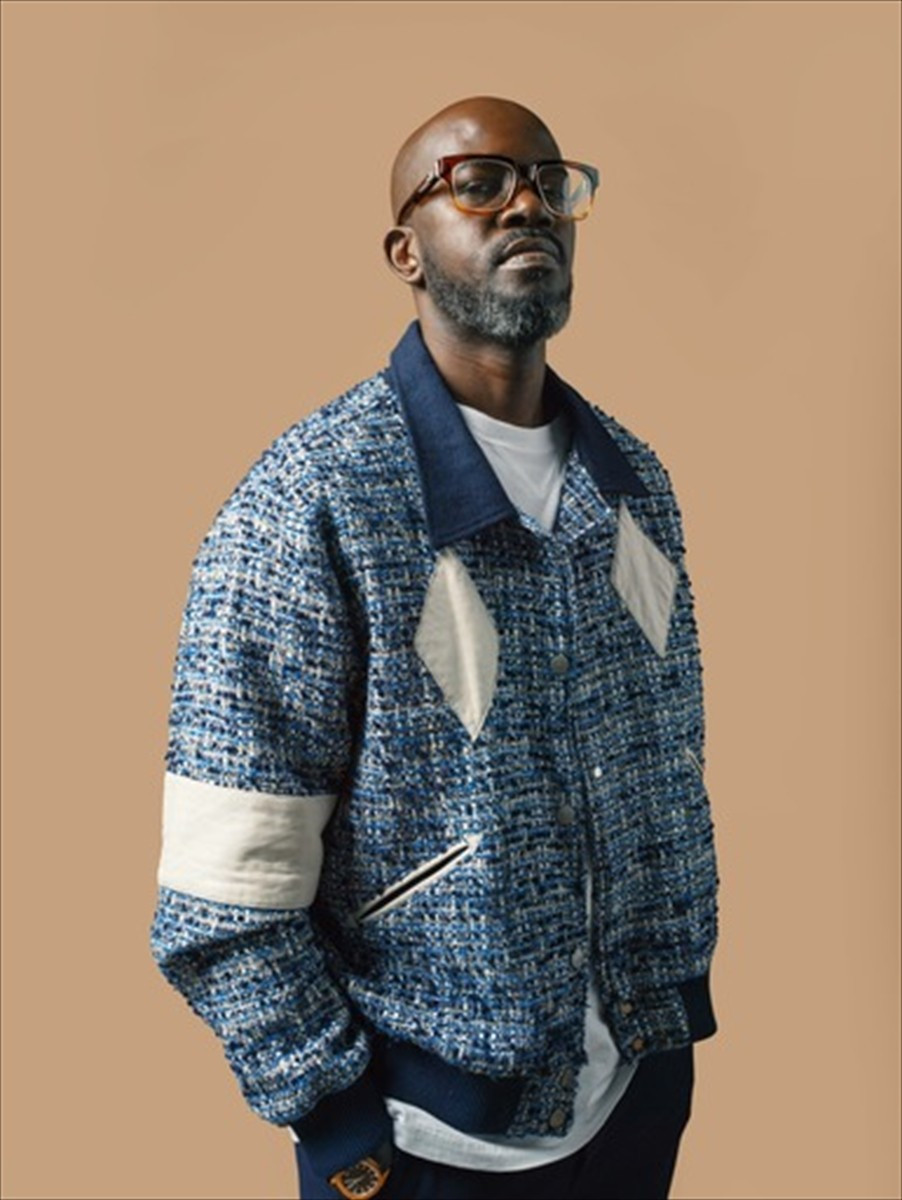 Elektronik müziği, caz, R&B ve soul müzikle harmanlayıp, Afrika ritimleriyle zenginleştiren Grammy...