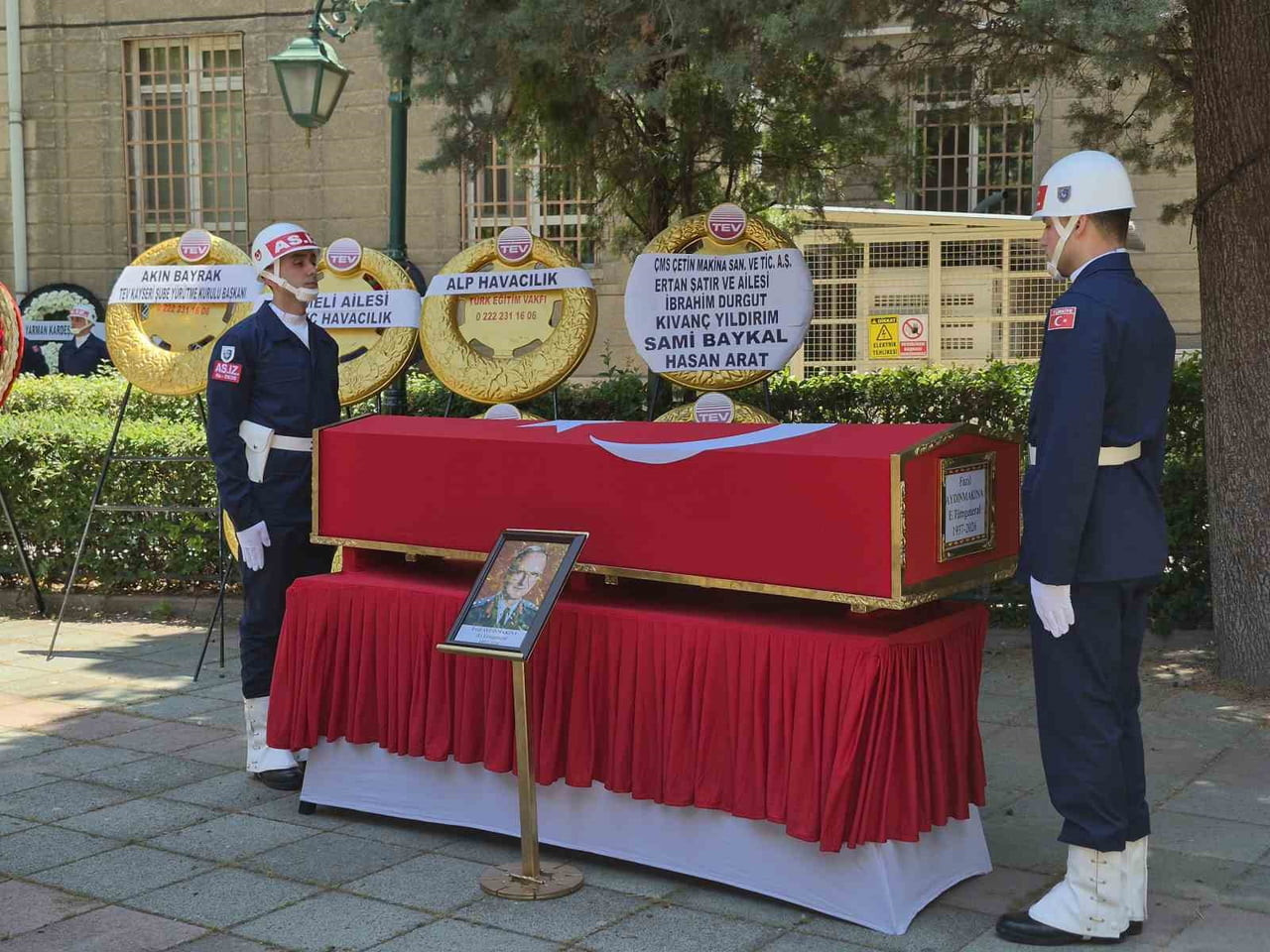 EMEKLİ TÜMGENERAL FAZIL AYDINMAKİNA, ESKİŞEHİR’DE DÜZENLENEN ASKERİ TÖREN VE KILINAN CENAZE...