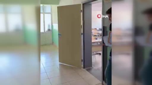Emekliliğe 40 yıl emek verdiği öğrencileri uğurladı