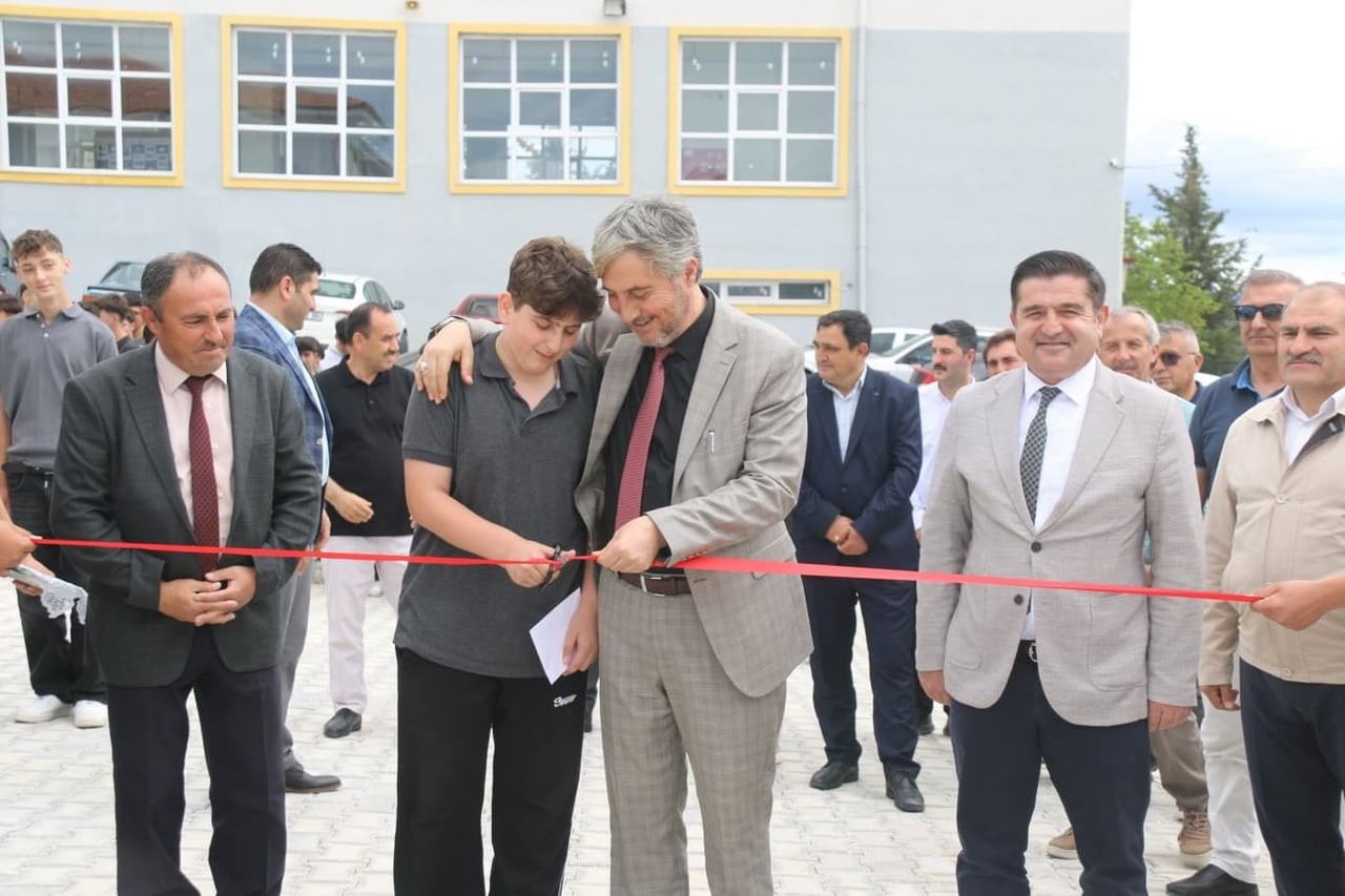 EMET CEVİZDERE ŞEHİTLERİ MTAL’DE YILSONU SERGİSİ VE ÖDÜL TÖRENİ
