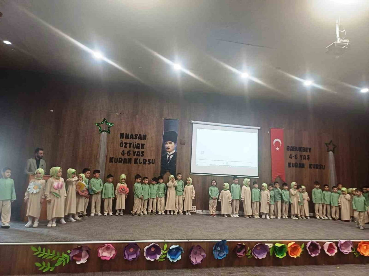 EMET'TE 4-6 YAŞ KUR’AN KURSU ÖĞRENCİLERİNDEN YILSONU GÖSTERİSİ